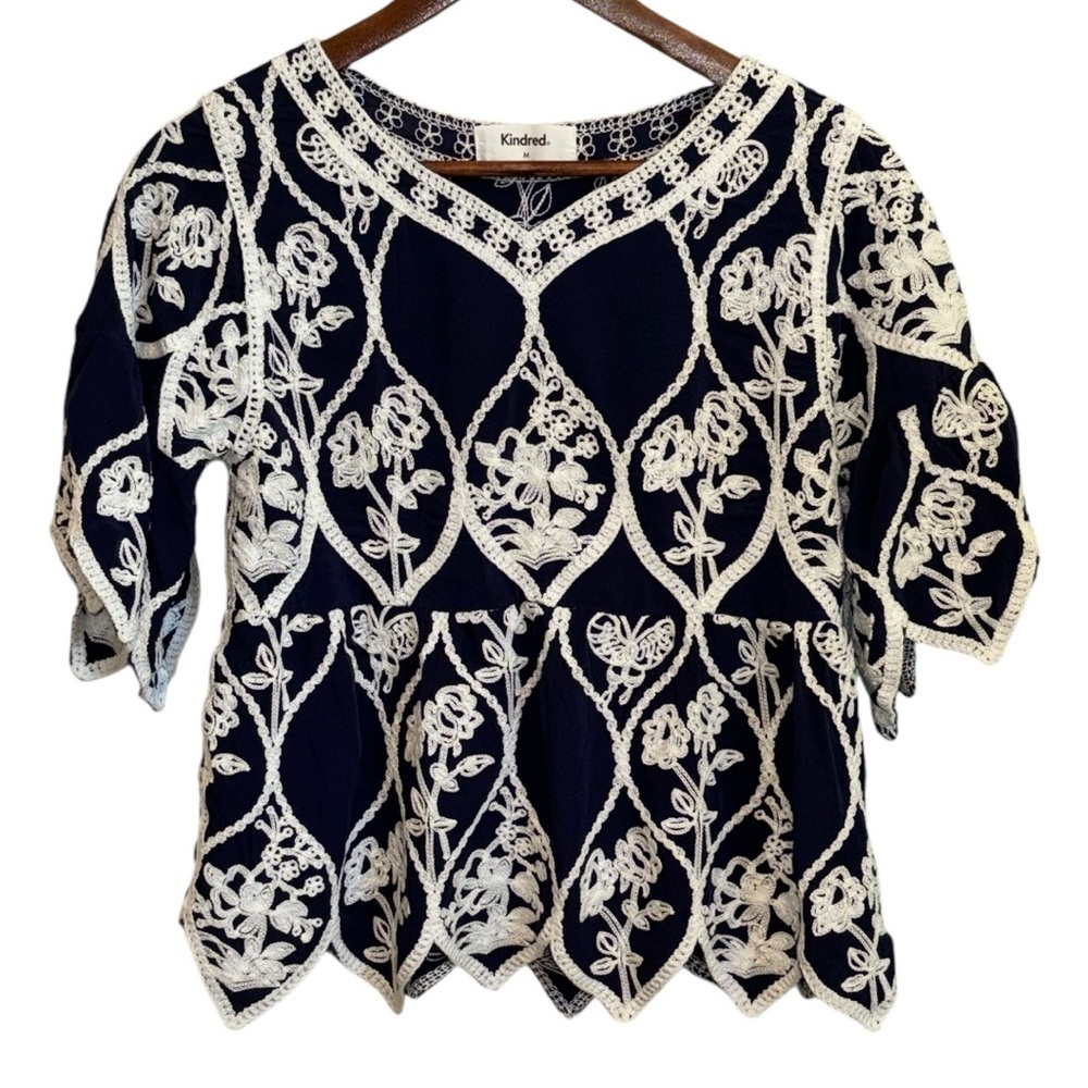 Anthropologie Kindred Embroidery Navy White Peasant Top Sz M